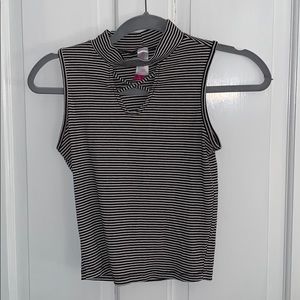 Sleeveless stripped shirt, high neck